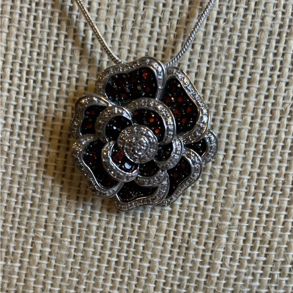 Garnet/SS Rose necklace. Antique look - Picture 9 of 9